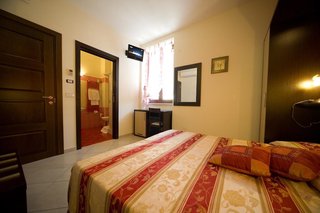 Quattro Ducati Hotel Trani Szoba fotó